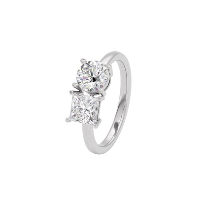 Sun Kissed Dewdrop Diamond Ring 18 KT / White Gold / 22