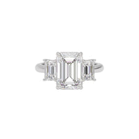 Regal Radiance Diamond Ring 18 KT / White Gold / 22