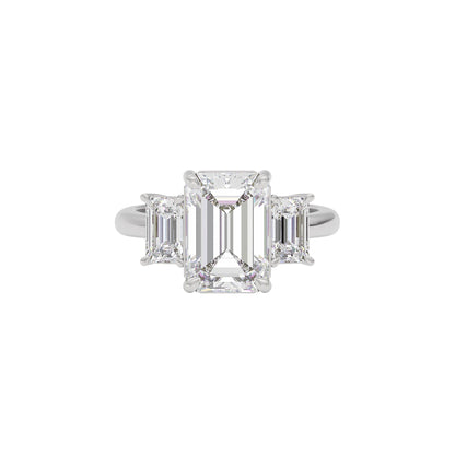 Regal Radiance Diamond Ring 18 KT / White Gold / 22