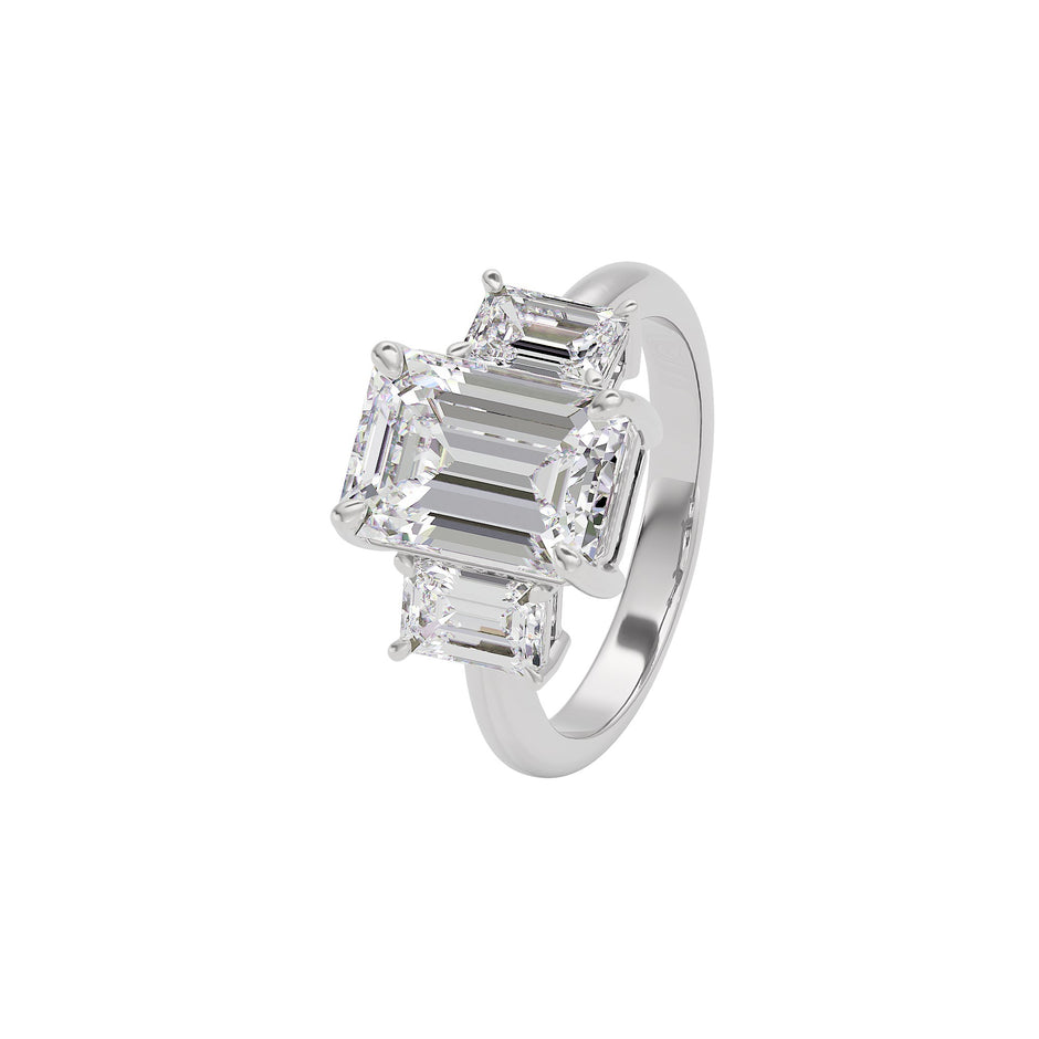 Regal Radiance Diamond Ring 18 KT / White Gold / 22