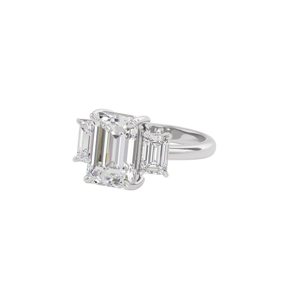 Regal Radiance Diamond Ring 18 KT / White Gold / 22
