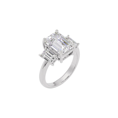 Regal Radiance Diamond Ring 18 KT / White Gold / 22