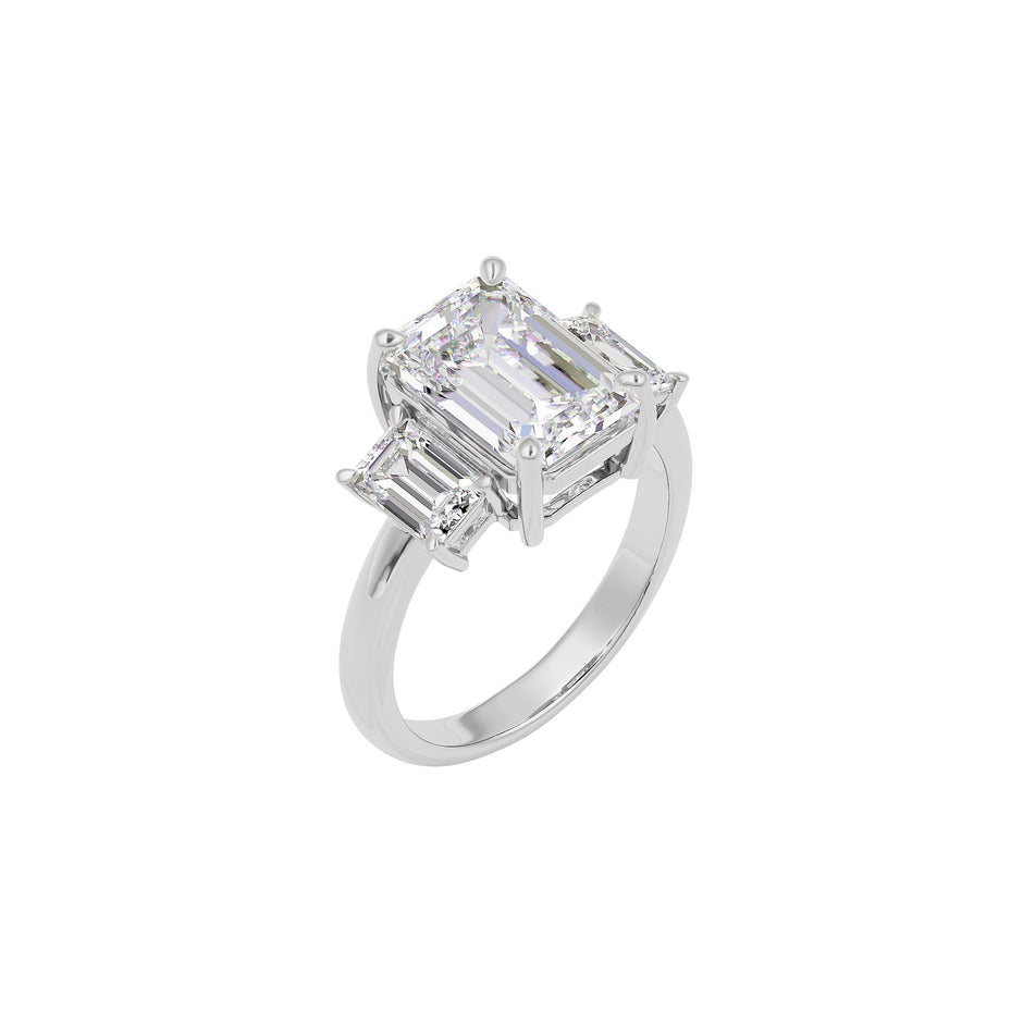 Regal Radiance Diamond Ring 18 KT / White Gold / 22