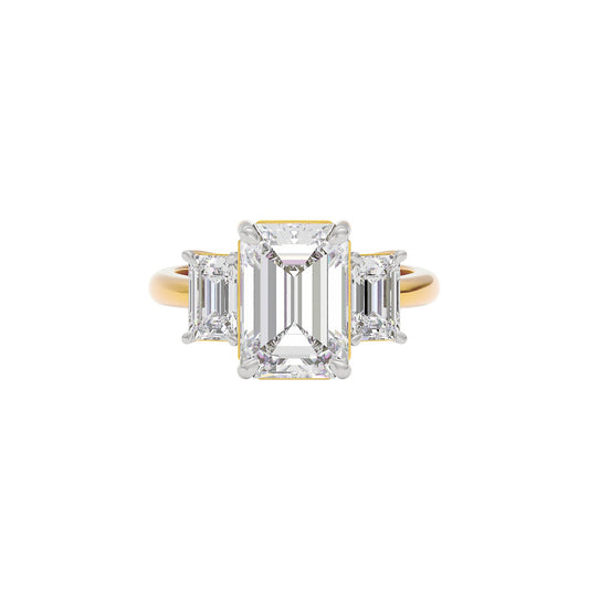 Regal Radiance Diamond Ring 18 KT / Yellow Gold / 22