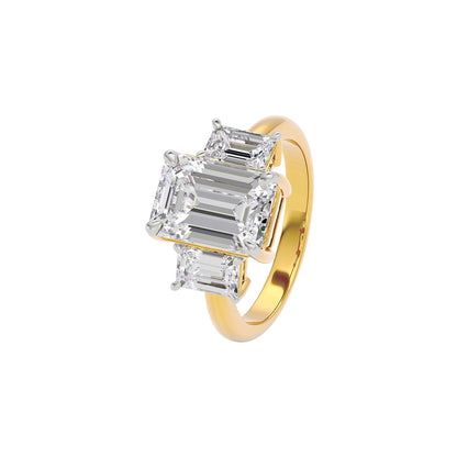 Regal Radiance Diamond Ring 18 KT / Yellow Gold / 22