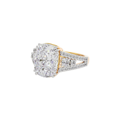 Captivating Gleam Diamond Ring 18 KT / Yellow Gold / 22