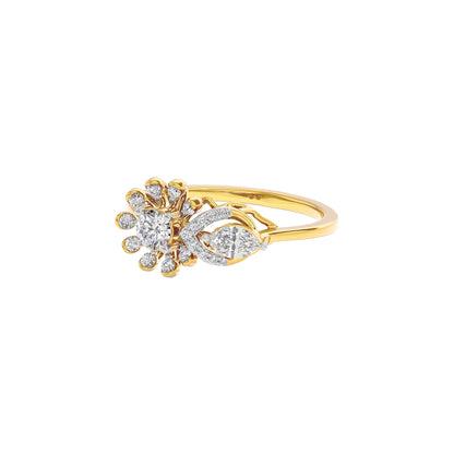 Lustrous Moment Diamond Ring 18 KT / Yellow Gold / 22