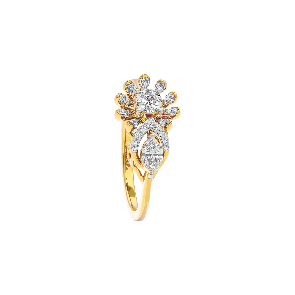 Lustrous Moment Diamond Ring 18 KT / Yellow Gold / 22