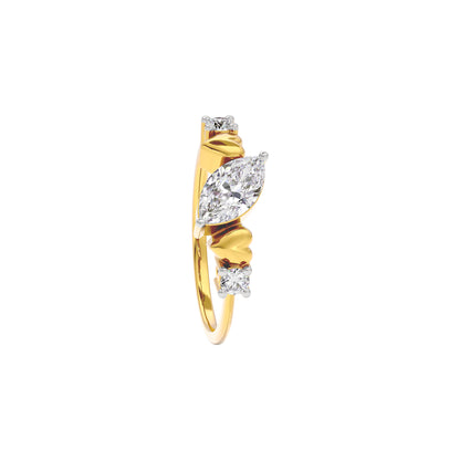 Silken Radiance Diamond Ring 18 KT / Yellow Gold / 22
