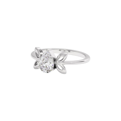 Crown Jewel Diamond Ring 18 KT / White Gold / 22