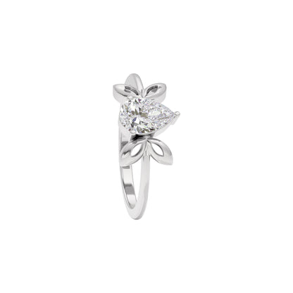 Crown Jewel Diamond Ring 18 KT / White Gold / 22