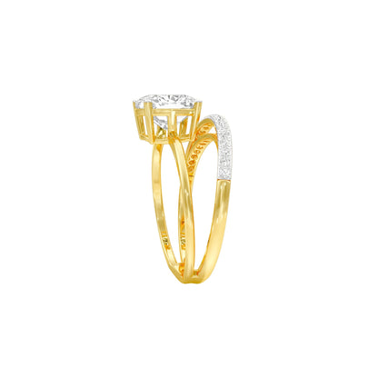 Cushioned Love Diamond Engagement Ring 18 KT / Yellow Gold / 22