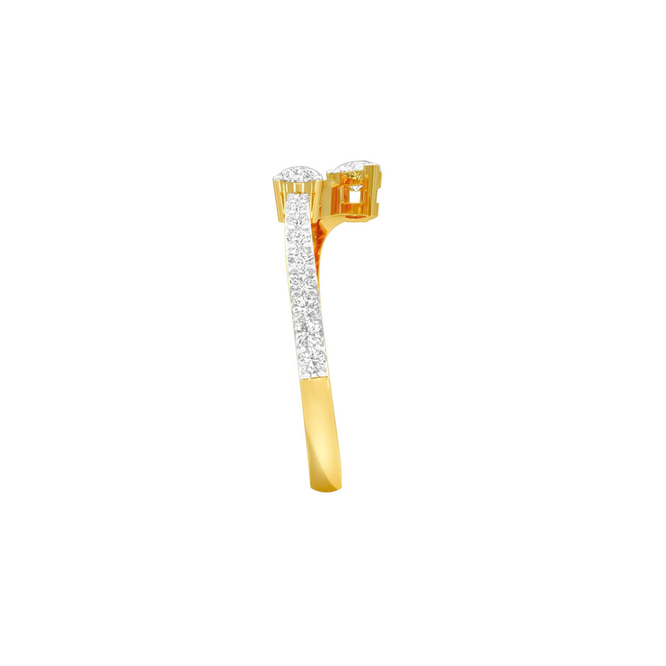 Riveting Dual Pear Diamond Ring 18 KT / Yellow Gold / 18