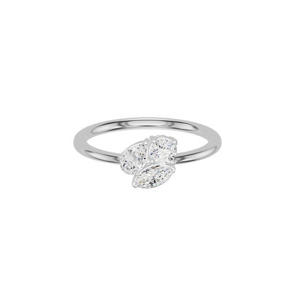Mixed Shape Three Diamond Ring 18 KT / White Gold / 18