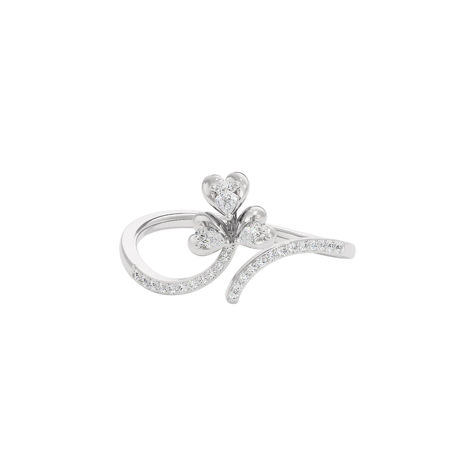 Trinity Hearts Diamond Ring 18 KT / White Gold / 22