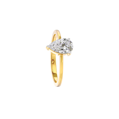 Starlight Radiance Diamond Ring 18 KT / Yellow Gold / 22