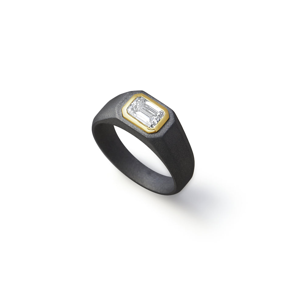 The Emerald Titanium Ring