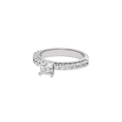 Enigmatic Moonstone Diamond Ring 18 KT / White Gold / 22